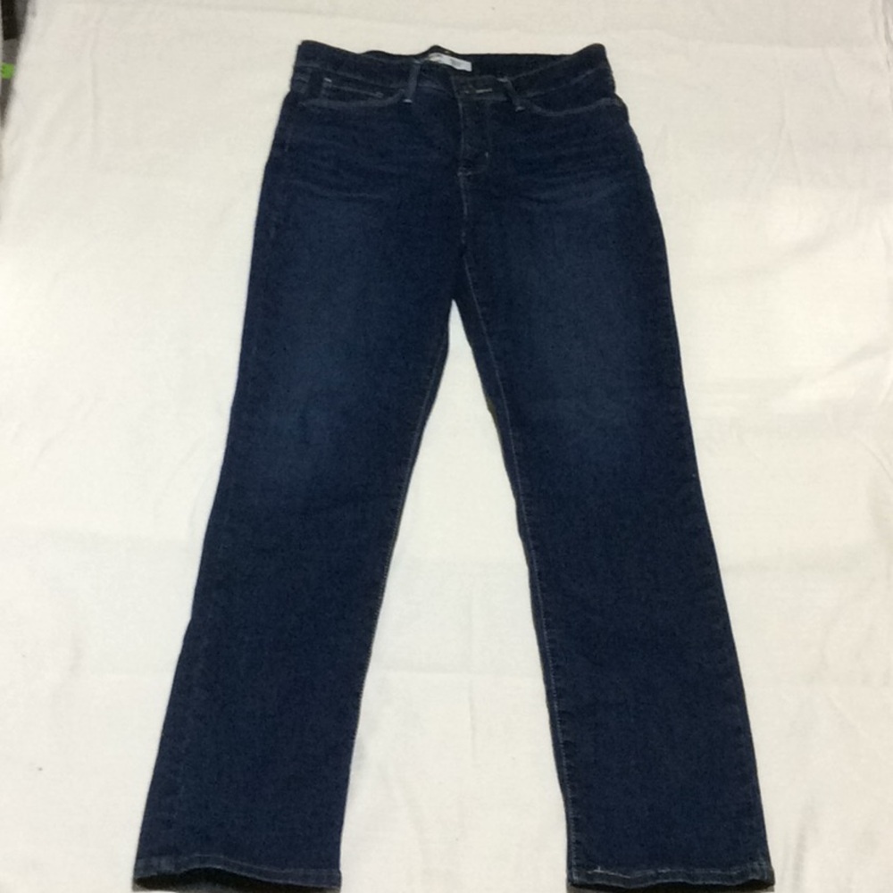 Signature Levi’s Womens Totally Shaping Straight Jeans Sz 32/32